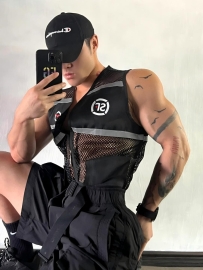 强壮的肌肉顺丰小哥