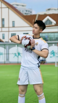 清新阳光的足球小子